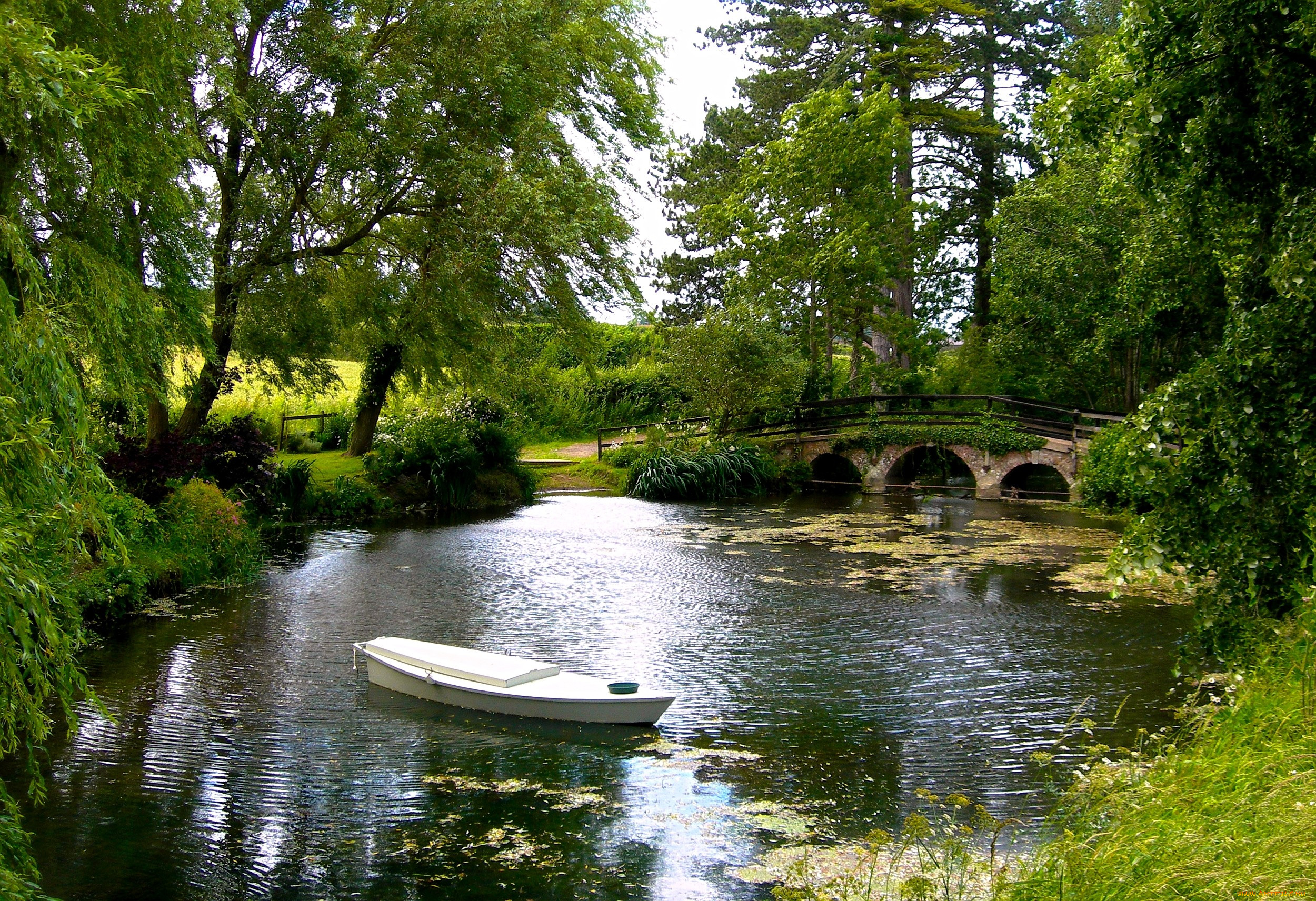 Через реку краткое. Прудик речка мостик.деревня. „Пруд в парке" в. д. Поленова. Парк «сады Европы» у озера Анси. Красивый пруд.